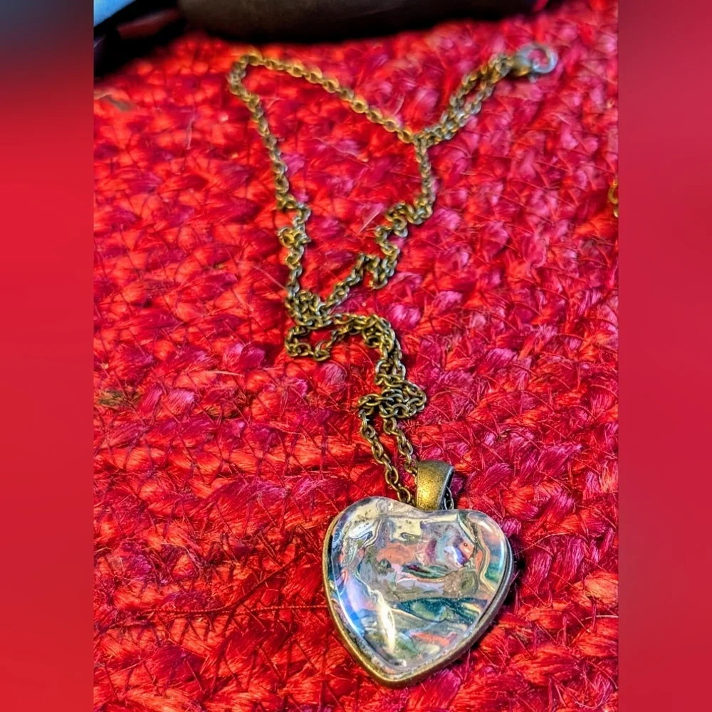 Handmade colorful fluid art heart necklace - Picture 2 of 4